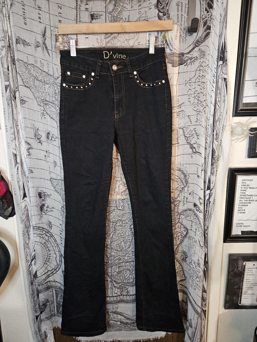 Jeans Size 1 / 2 Dvine,Some Wear On Bottom See Photo, embroidered Pockets, Cross